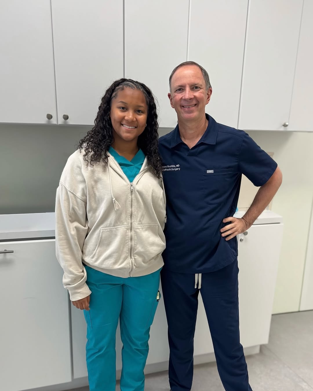Instagram post by Dr. Andres Bustillo: It was a pleasure having Megan, our summer intern from 🏫 @CarrolltonSacredHeart, in our office! 🤗I’m always grateful for the opportunity t…