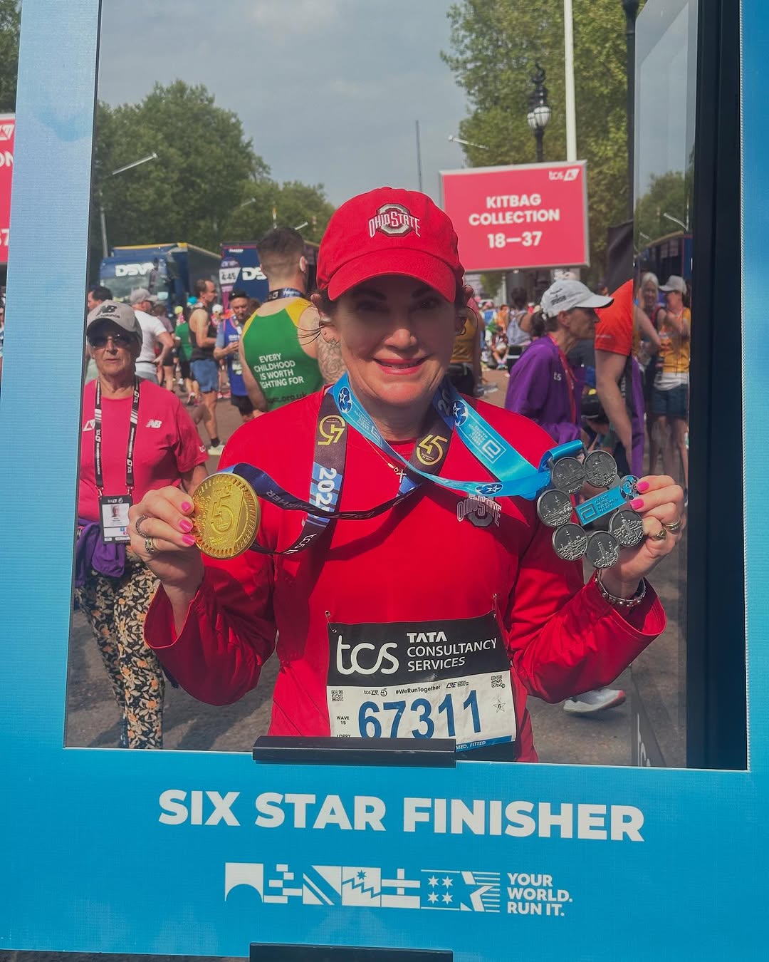 Instagram post by Dr. Anne Taylor: Reach for the stars ⭐️ medal Monday 🏅 #wmmajors #abbottworldmarathonmajors #marathongirl #6run4 #runswithscalpel #ilooklikeasurgeon #plasti…