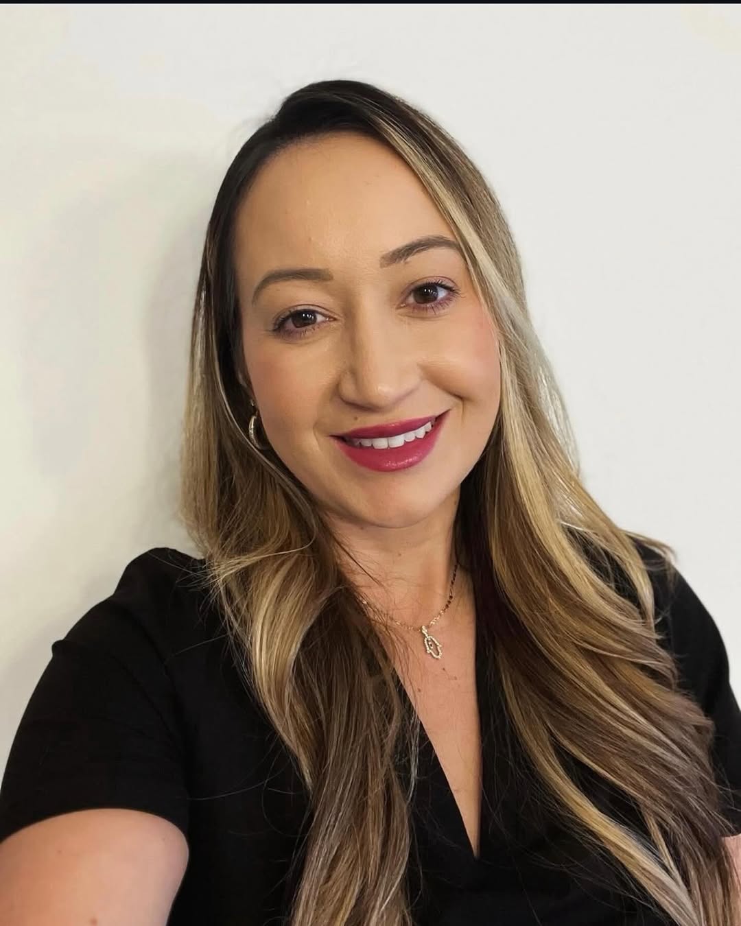 Instagram post by Dr. Carlos Farias: Please join us in welcoming the newest addition to the Ilumaforma team 💉✨ Our talented injector is here to enhance your natural beauty with…