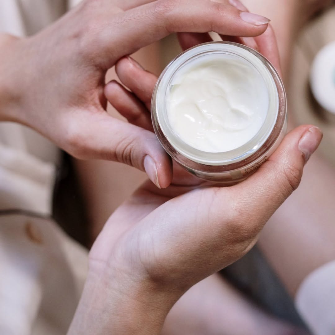 Instagram post by Dr. Edward Stolar: Seasonal Acne Tip: Make sure the moisturizer you’re applying has ingredients that encourage hydration and retain moisture. Look for products…