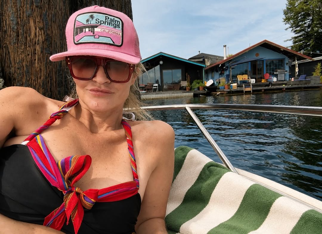 Instagram post by Dr. Elizabeth (Libbi) Finnessy, DDS: Mobile dentistry is for amateurs. I’m onto “Reboat Dentistry”. Seattle summer means if the sun is out, I’m on the water. Consider the boat m…