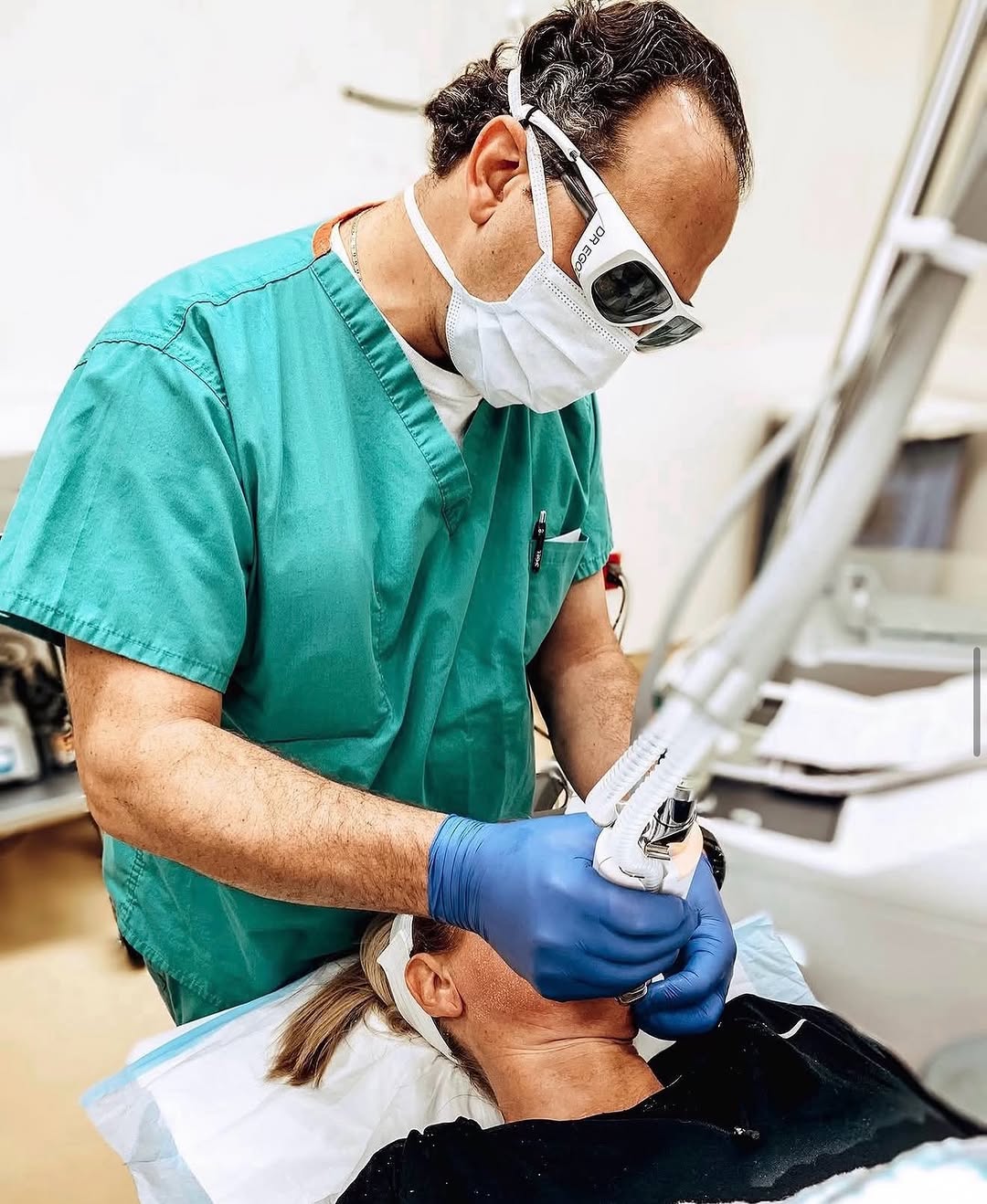 Instagram post by Dr. Eric Egozi: In addition to being highly qualified and competent surgeon, Dr. Egozi is also an artist. A sculptor if you will. This means you are getting…