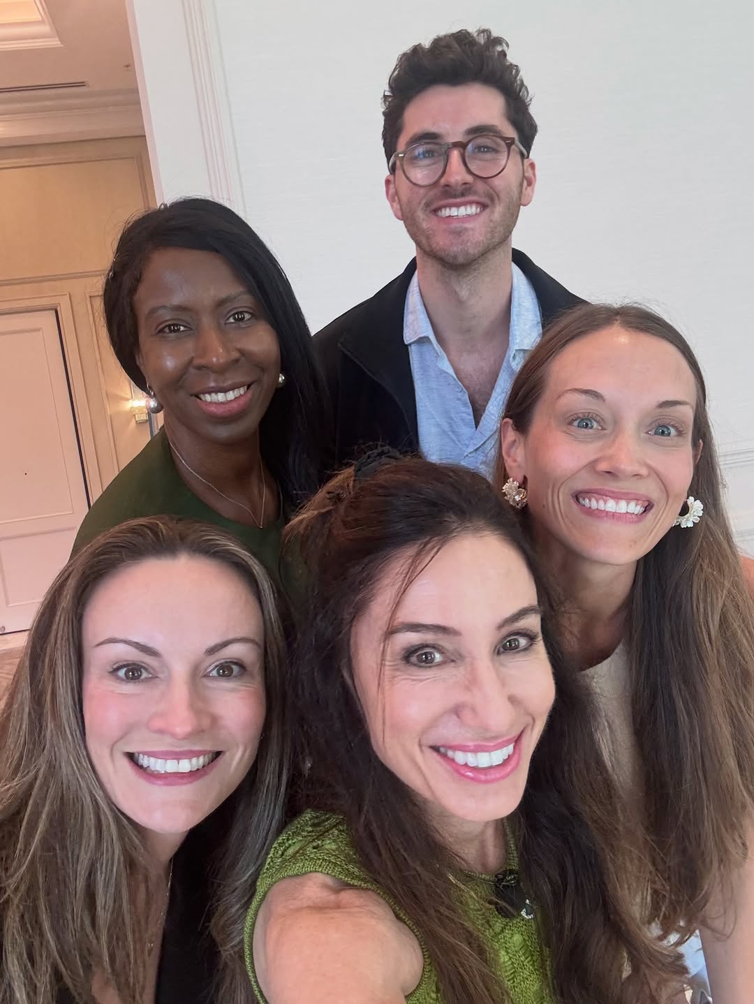Instagram post by Dr. Julie A. Woodward: @drjuliewoodward did a wonderful job co-directing the Tell-All Tribune! A special bonus was learning about hair transplantation from her pri…