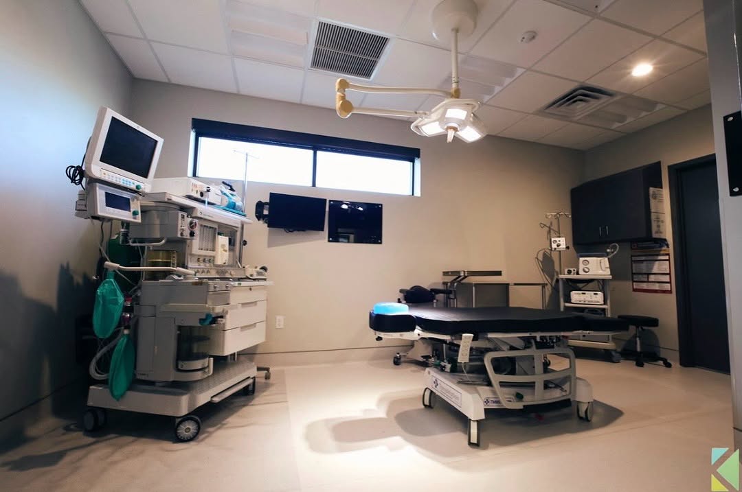 Instagram post by Dr. Kapil Saigal: Our state-of-the-art operating room is AAAASF certified(!) and designed with your safety, comfort, and care in mind—every detail thoughtfull…