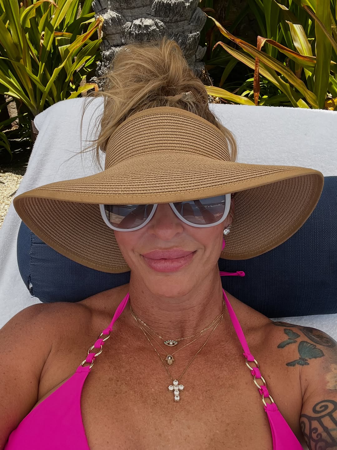 Instagram post by Dr. Kendall Roehl: 🏝️☀️🌊🐟🍹🌅