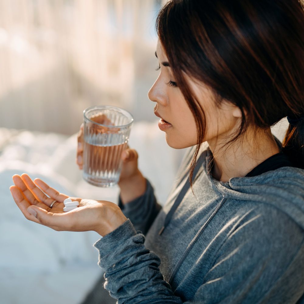 Instagram post by Dr. Michael H. Wojtanowski: Post-Op Tip: Don’t use pain medication on an empty stomach! Eating plain foods such as crackers or toast can help settle your stomach and pr…