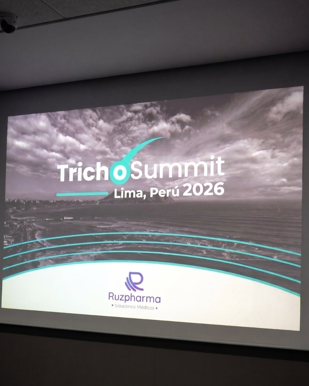 Instagram post by Dr. Nicole E. Rogers: Un recuerdo de lo que fue el TrichoSummit 2026! Un evento científico, donde se compartieron experiencias y tratamientos avalados para tratar…