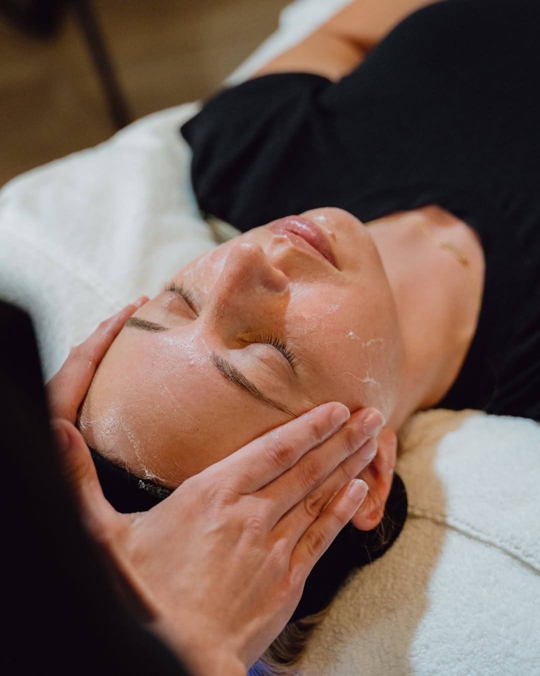 Instagram post by Dr. Ode (Odemaris) Santiago-Young: Add a Gua Sha Massage to your facial or massage for a sculpted, refreshed glow. ✨ It boosts circulation and promotes lymphatic drainage for …