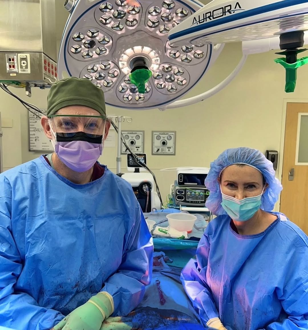 Instagram post by Dr. Orna Fisher: Happy Friday! 😍#lovemyjob #plasticsurgeon #plasticsurgery #surgeons #happyfriday #isaps #isapsplasticsurgeon #sfbayarea #sanmateo