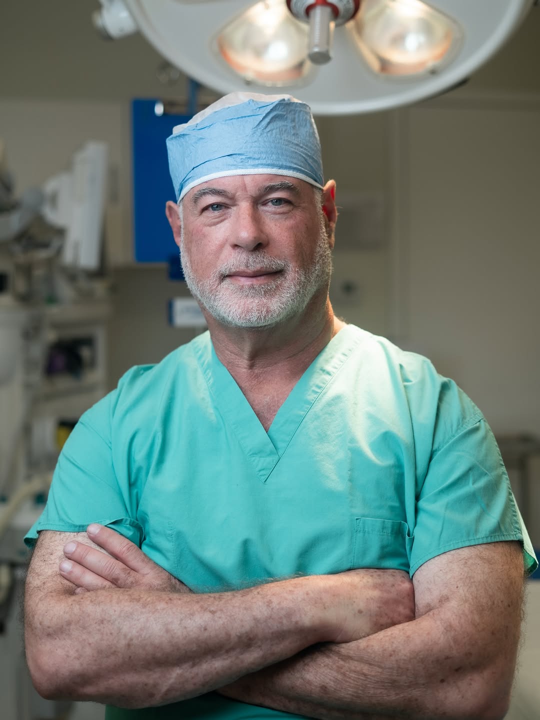 Instagram post by Dr. Rafael Gottenger: Sesión corporativa para refrescamiento de página web del Dr. Cirujano Plástico Rafael Gottenger 📸 #photoshoot . #miamiphotographer #veropic…