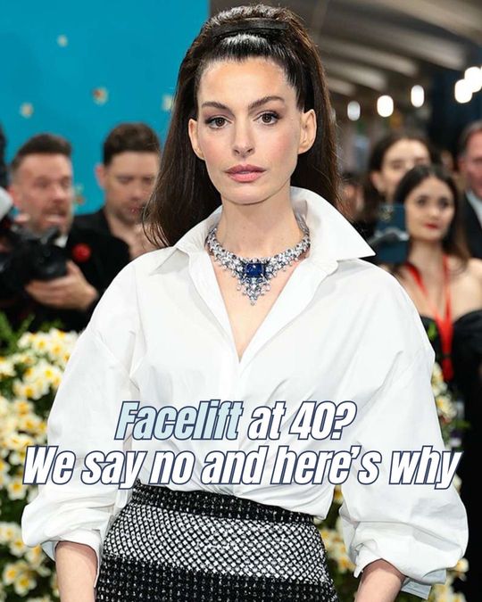 Video by Dr. Alexander Rivkin: Anne Hathaway looks amazing, and there's been a ton of speculation about whether or not she's had…