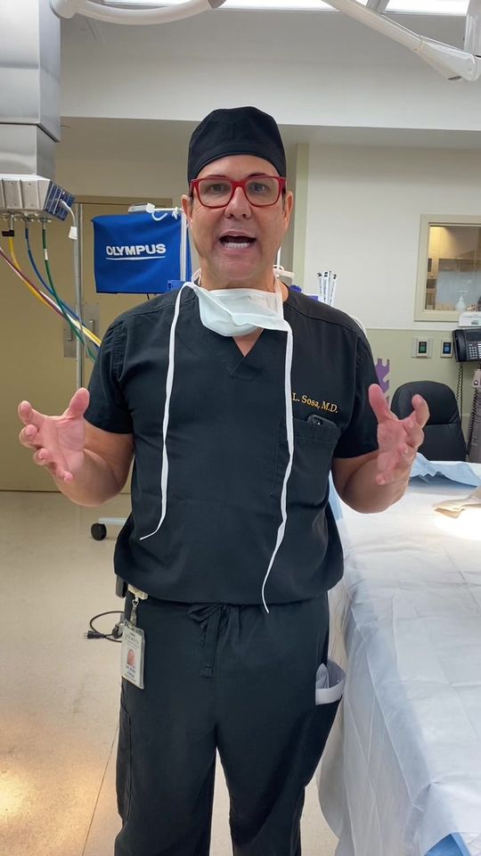 Video by Dr. Jorge Sosa: What are the chances of dying from weight loss surgery? Dr. Sosa answers above. ¿Cuáles son las p…