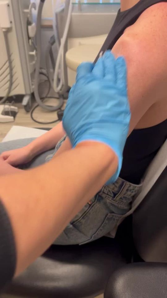 Video by Dr. Konstantin Bukov: laser treatment works well all over the body, with the most common treatments areas being : face,…