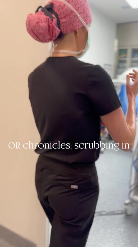 Video by Dr. Rachel Walker: Scrubbing in is a team effort 📣